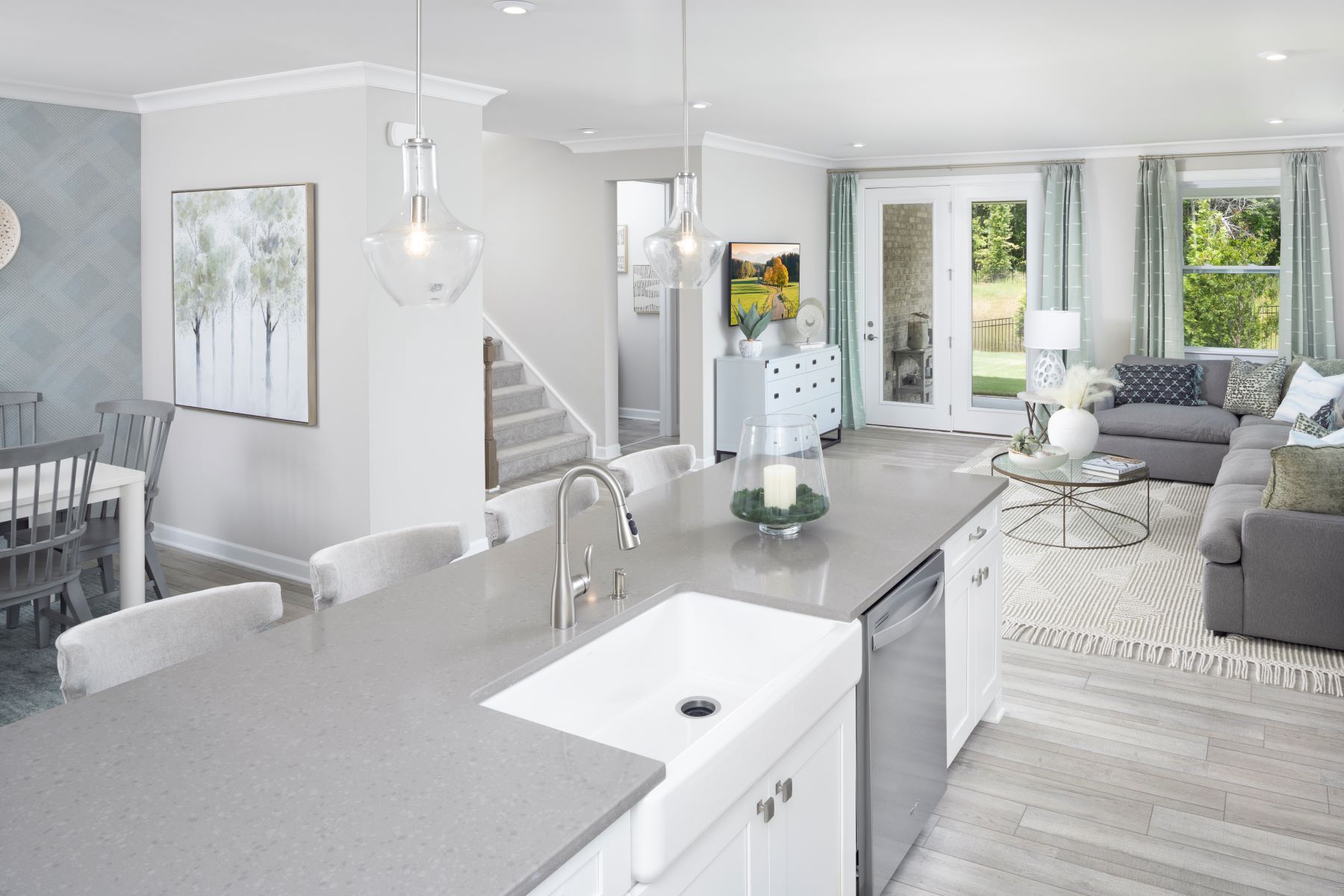 Photo representation of the Martin plan. Colors, finishes and options will vary.