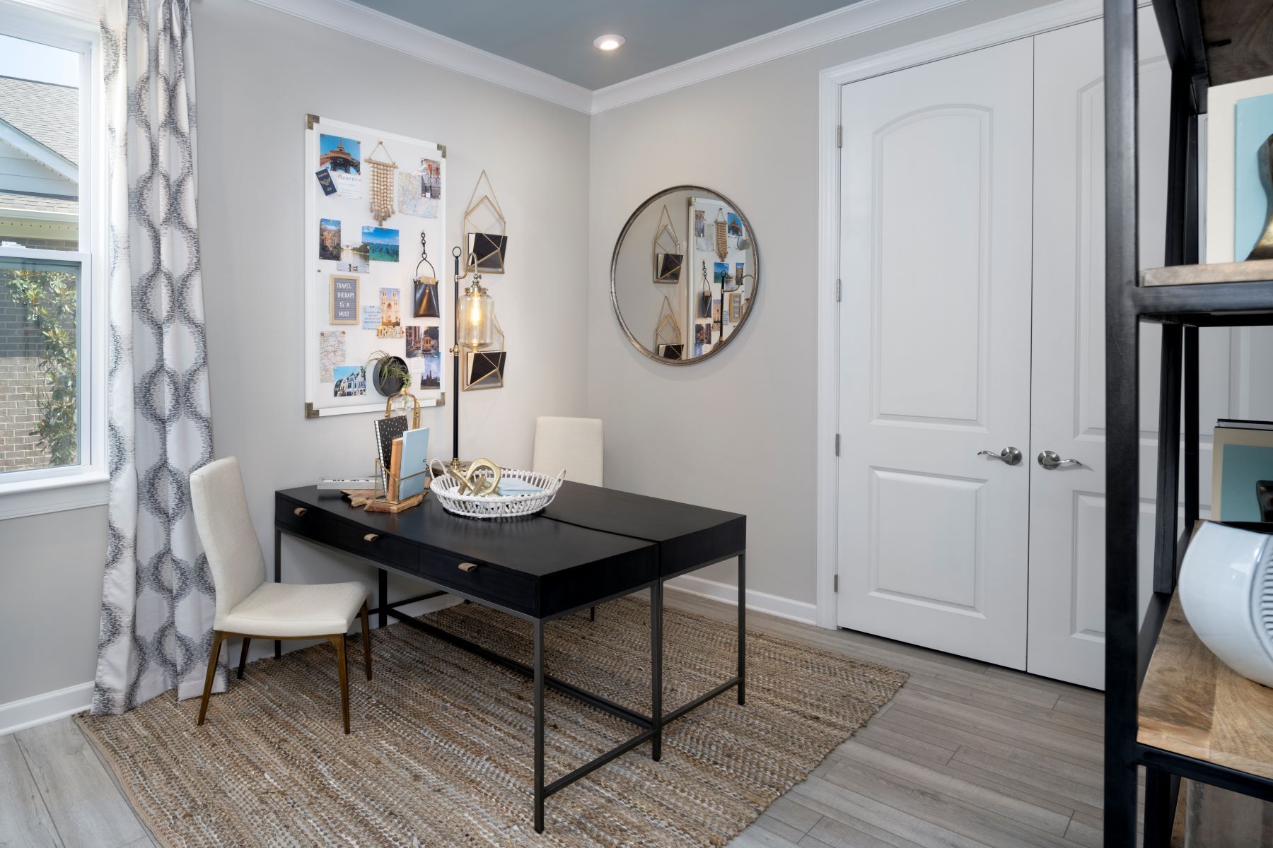 Photo representation of the Martin plan. Colors, finishes and options will vary.