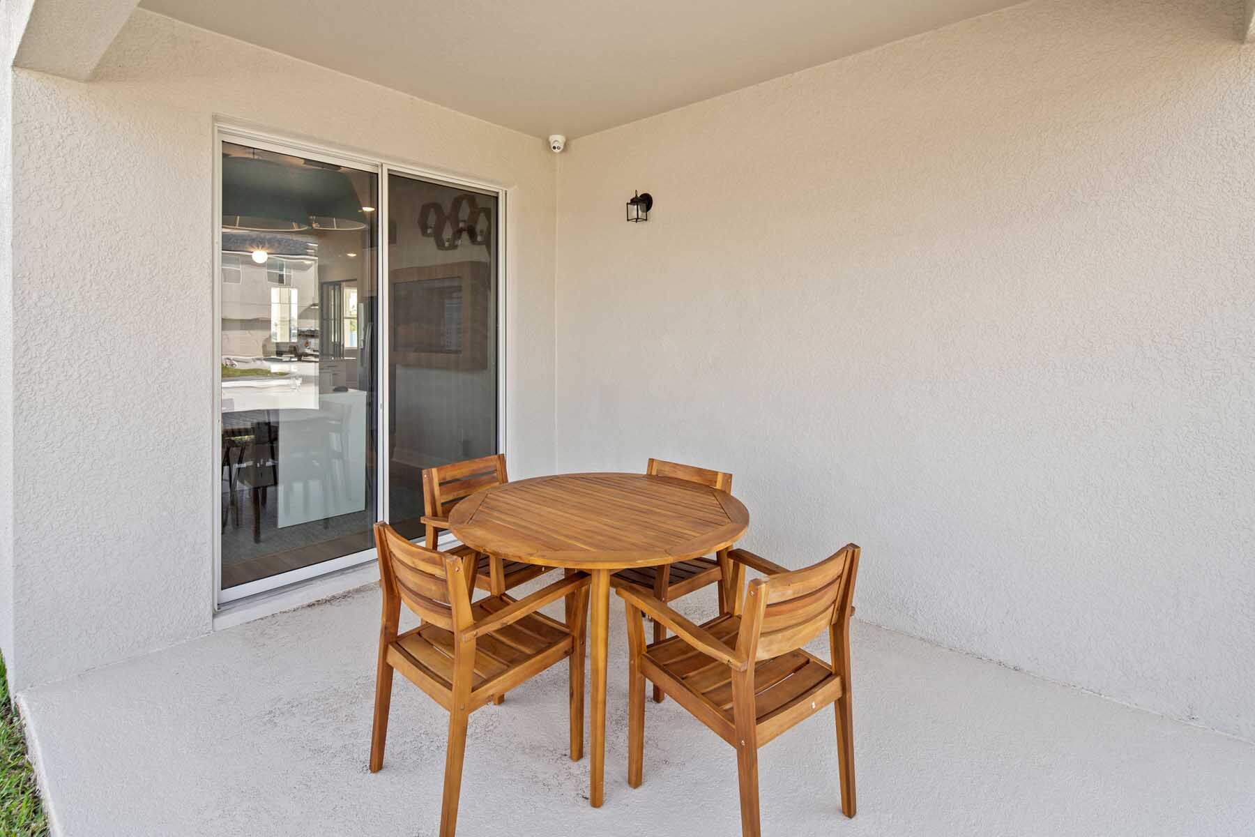 MODEL PHOTOGRAPHY - Lanai