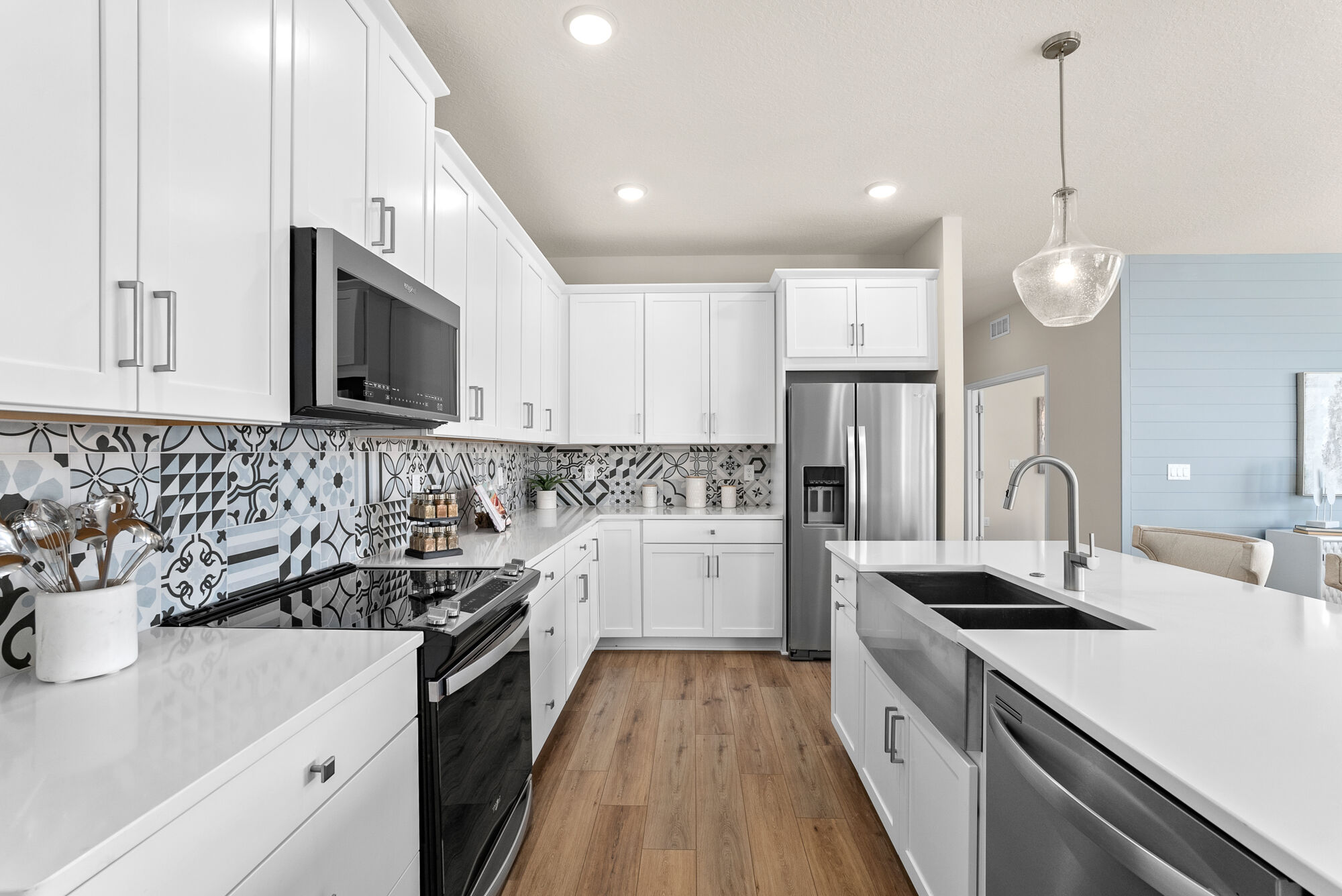 MODEL PHOTOGRAPHY - Kitchen