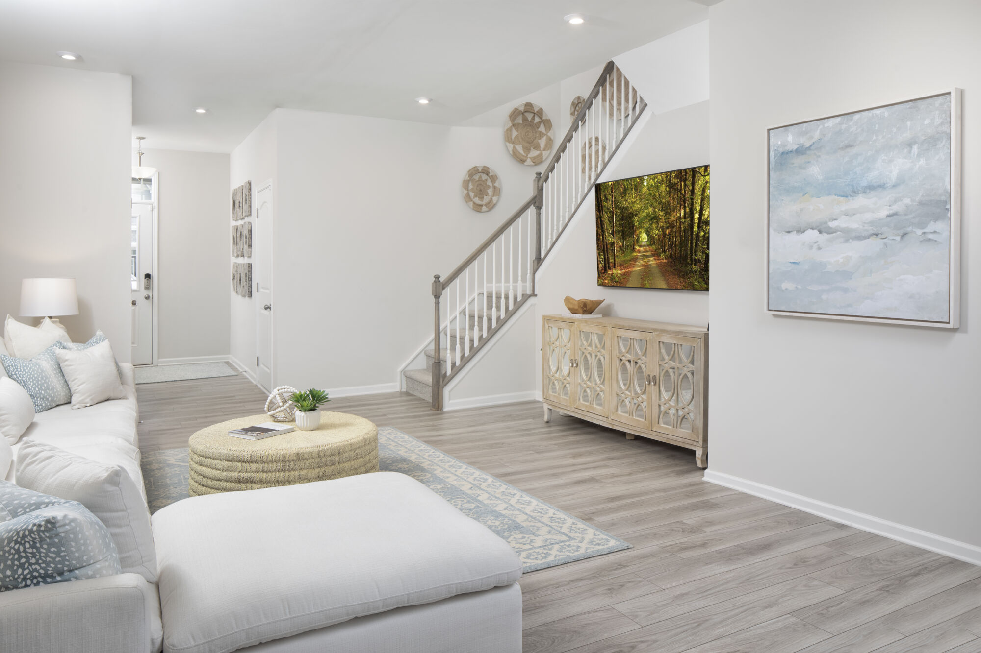 Photo representation of the Amira plan. Colors, finishes and options will vary.