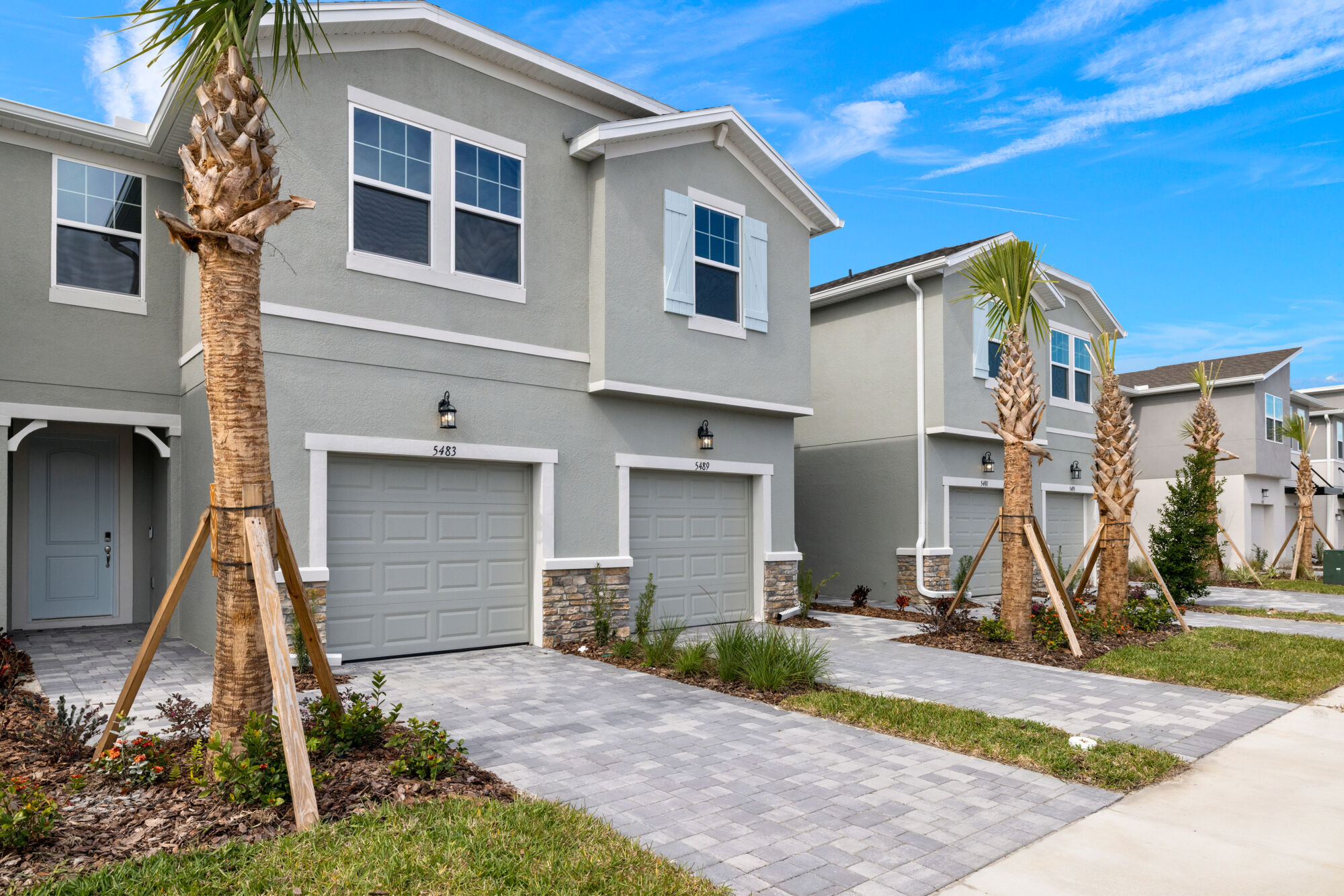 Townhome, 3 bedrooms, two and half baths, oversized tile floors on main, screened lanai, located in a master planned community, walk-in closets, loft, breakfast bar, pantry, 42" upper cabinets, linen colored cabinets, quartz countertops 