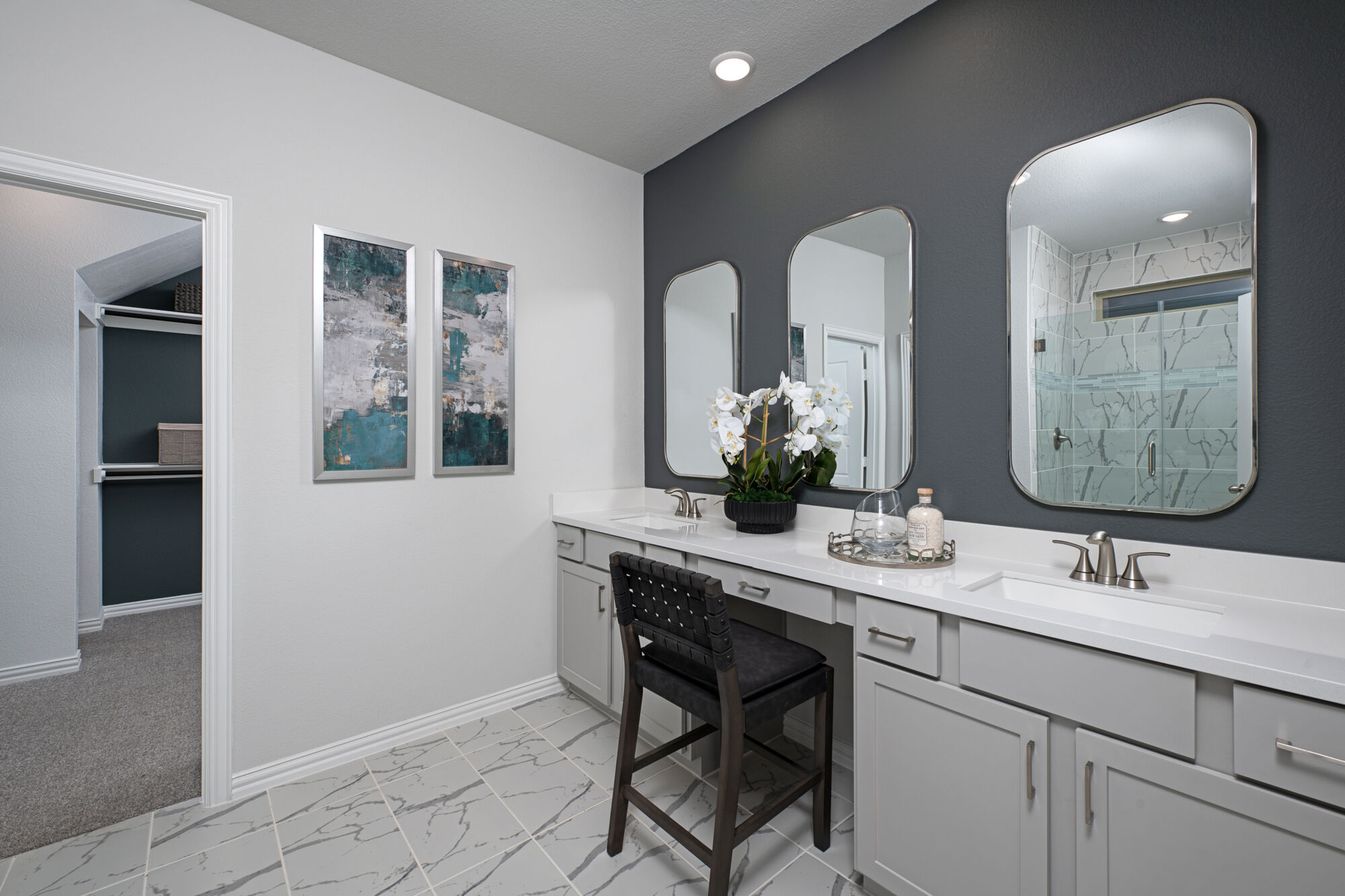 Photo representation of the Isabela model. Colors, finishes and options will vary.