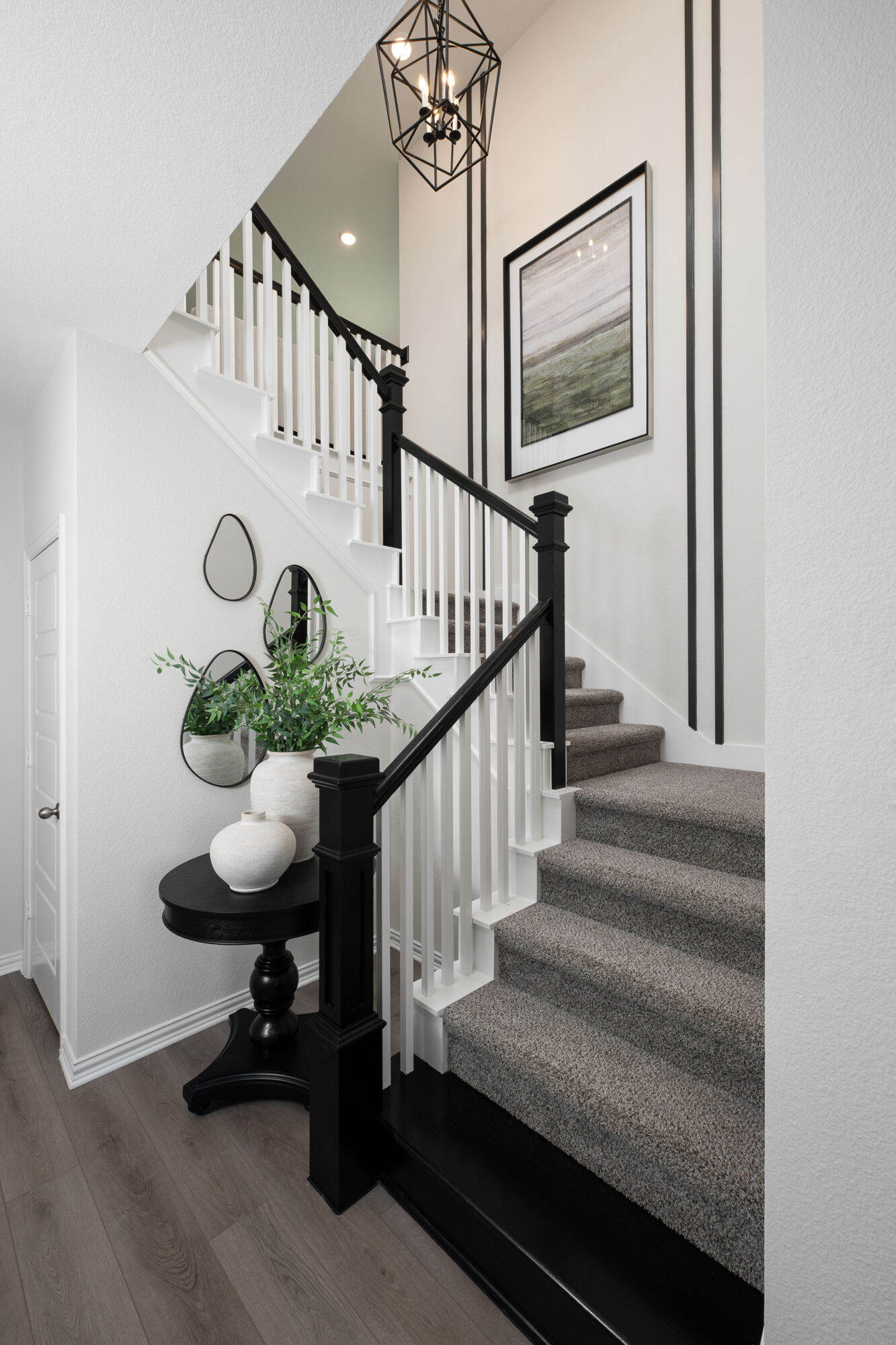 Photo representation of the Julieta model. Colors, finishes and options will vary.