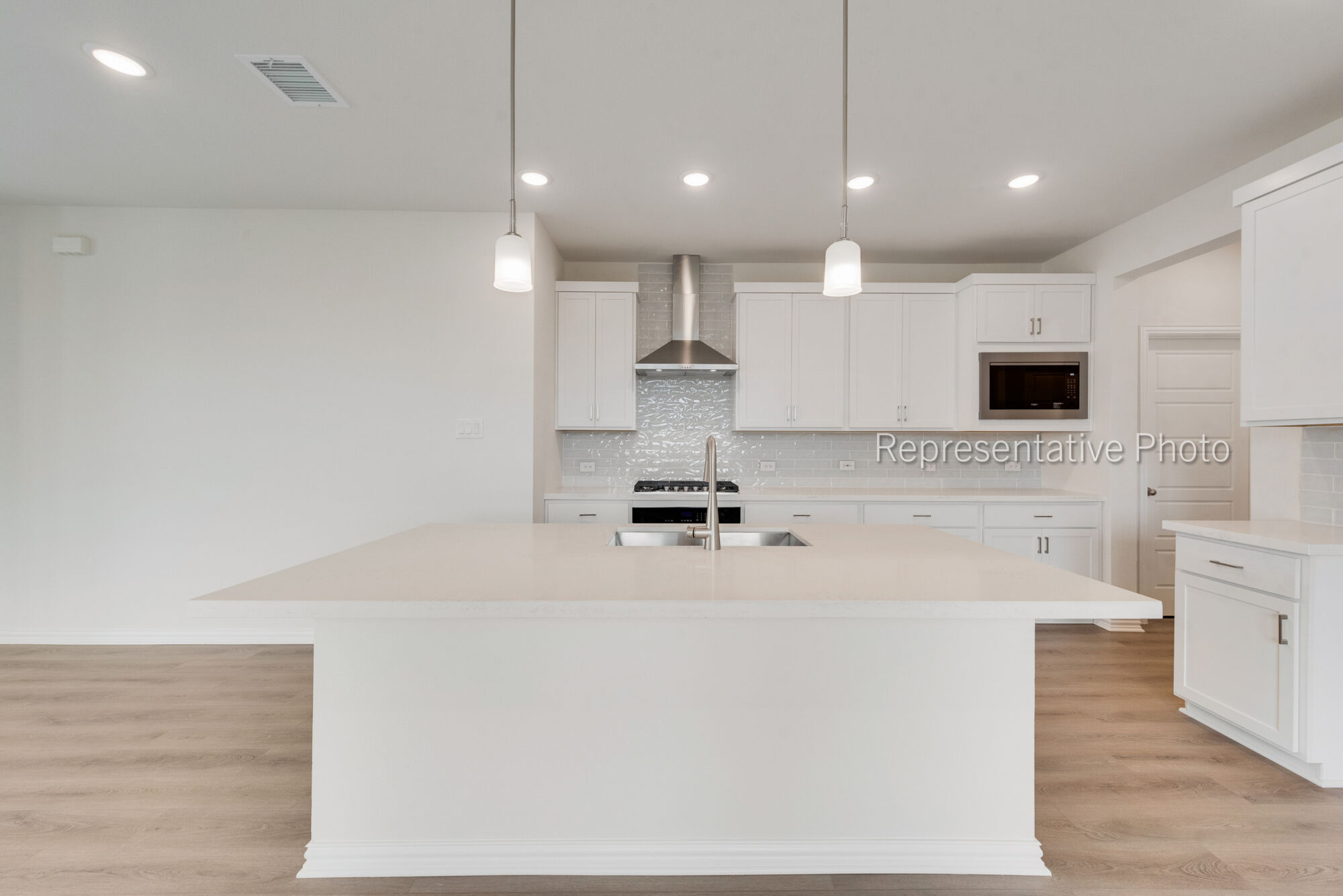 Photo representation of the Bonhill plan. Colors, finishes and options will vary.