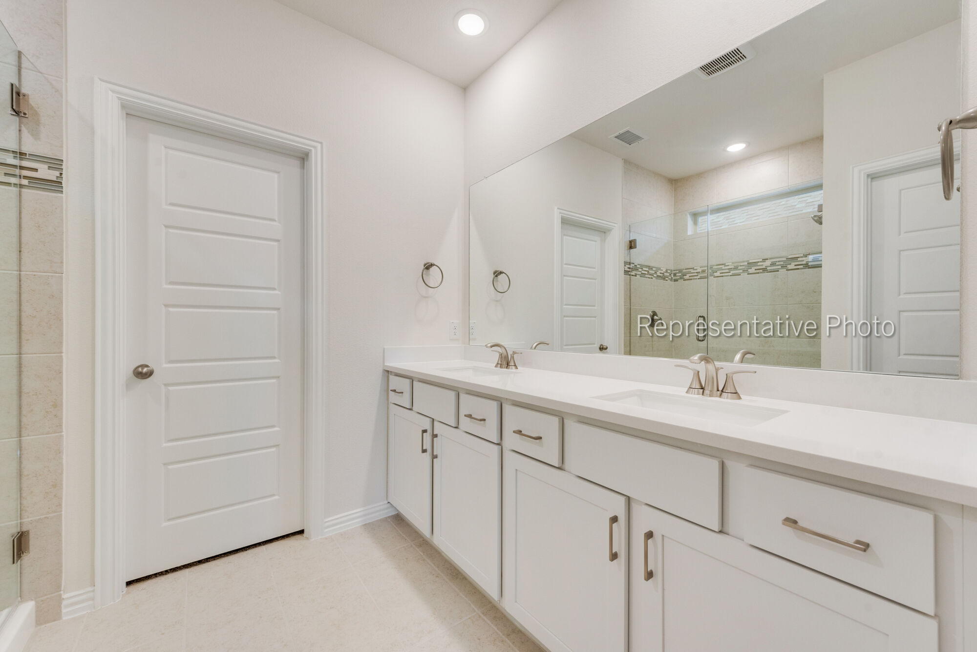 Photo representation of the Bonhill plan. Colors, finishes and options will vary.