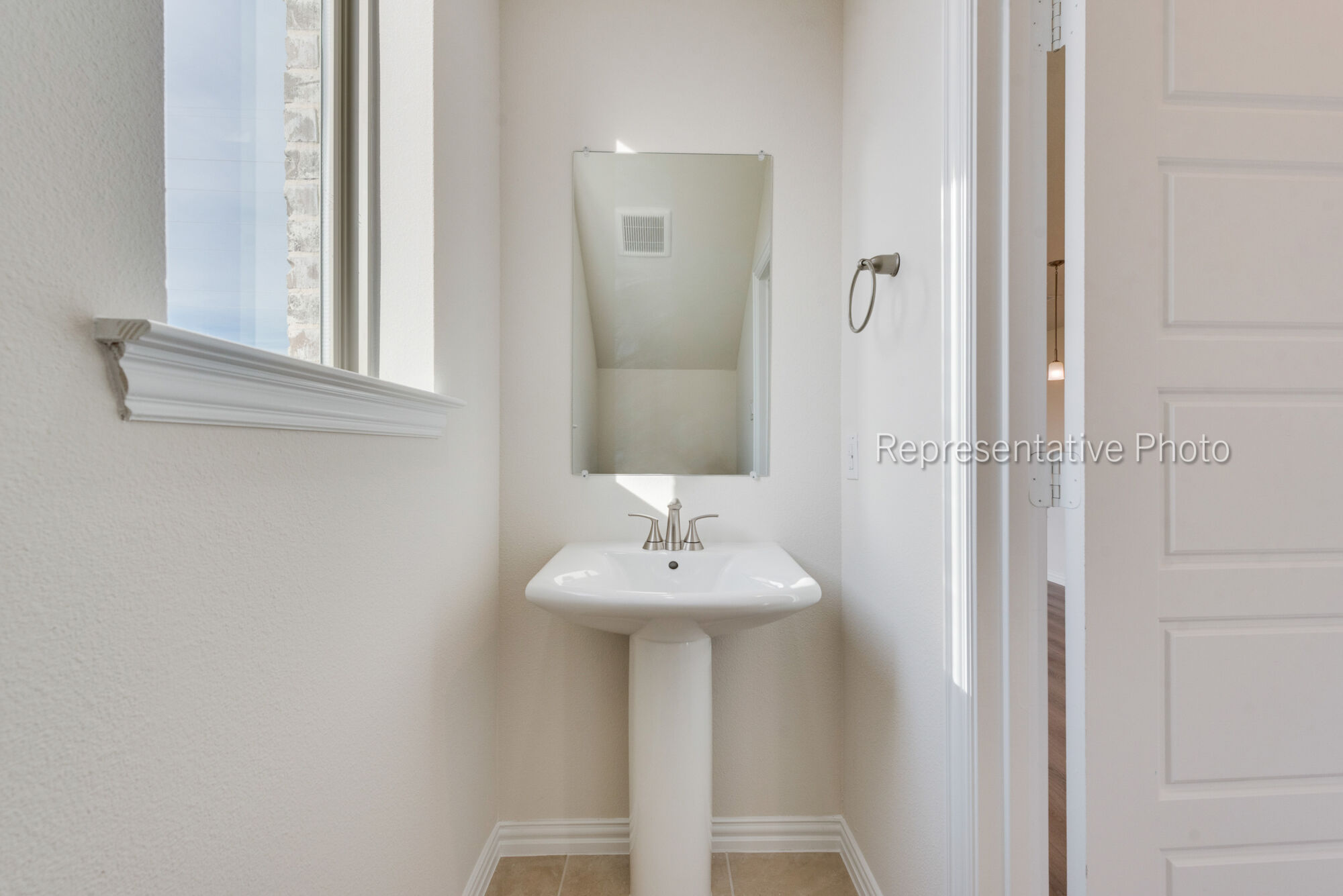 Photo representation of the Bonhill plan. Colors, finishes and options will vary.